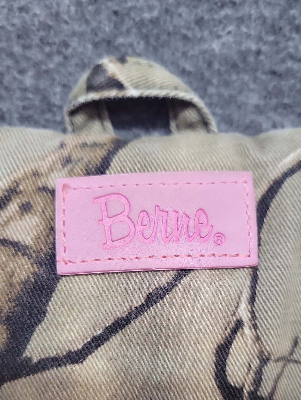 Berne Insulated Camo Bibs Ladies Size 6-8 ~ Short Inseam 26"~ Side Zip Legs - Picture 2 of 15